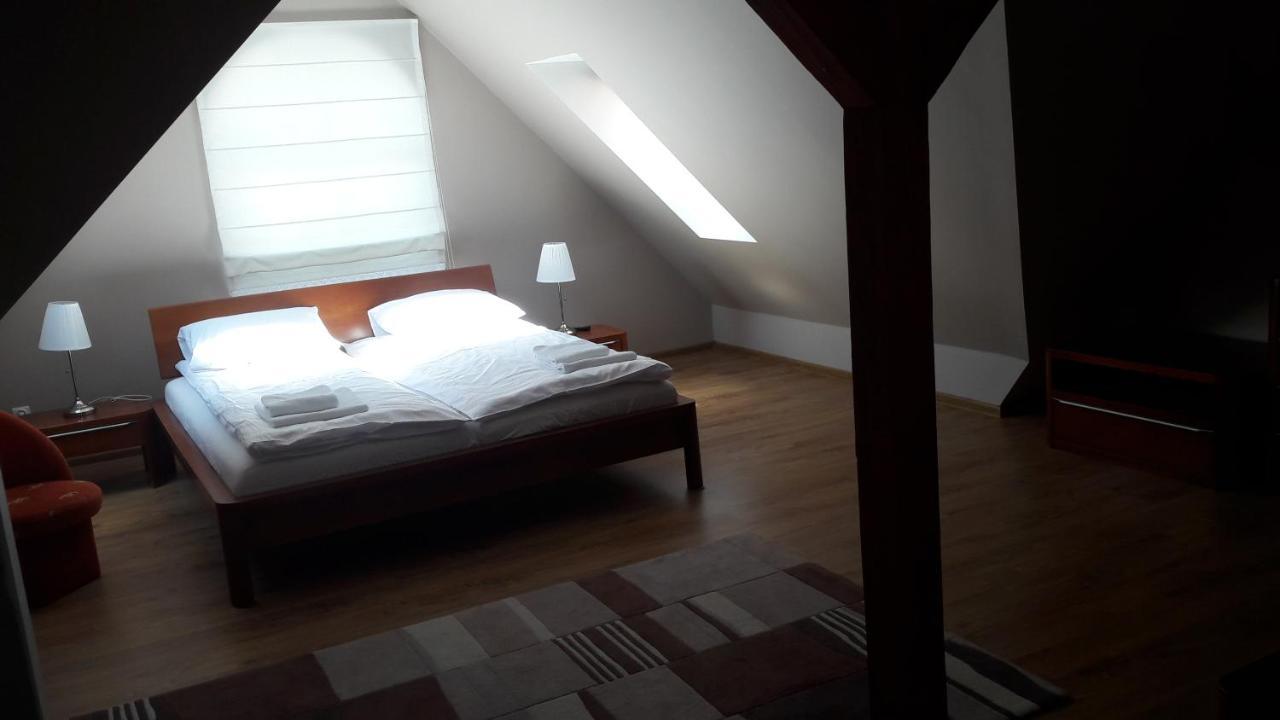 Bed and Breakfast Kamieniczka Нидзица Экстерьер фото